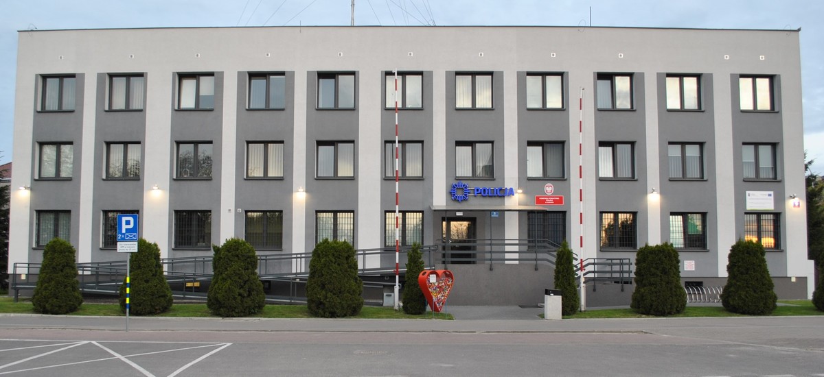 budynek Komendy Powiatowej Policji w Łukowie od stronu ulicy Międzyrzeckiej
