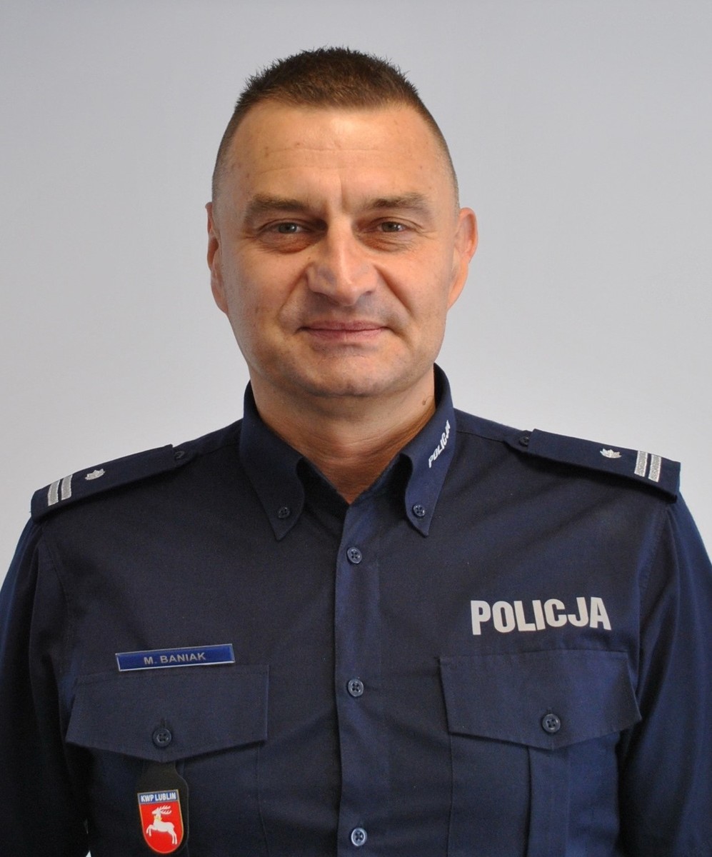 Komendant Komisariatu Policji w Adamowie podinspektor Marcin Baniak