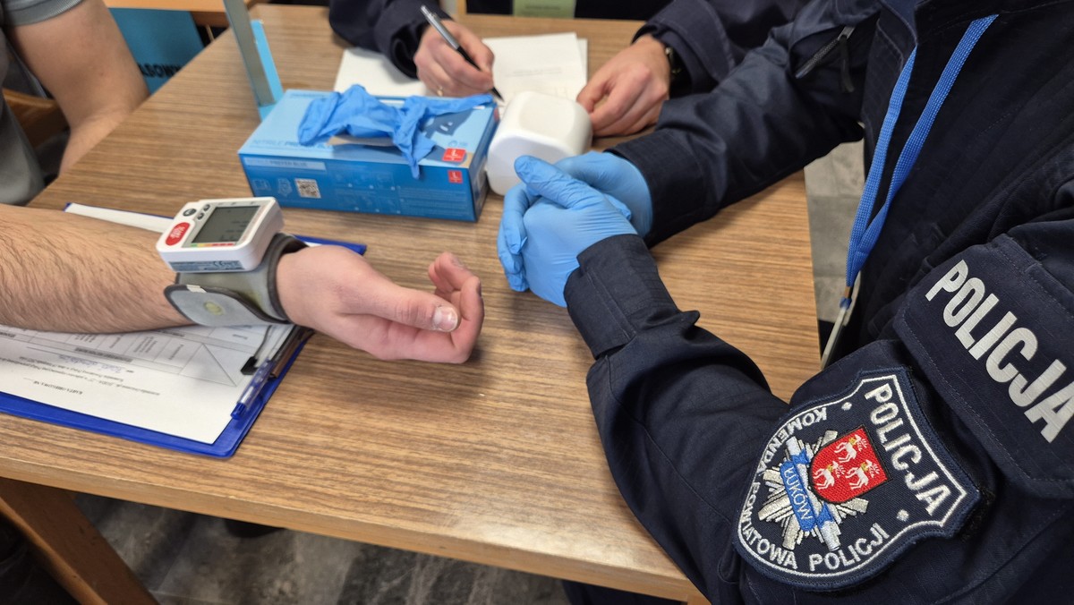 sprawdzenie ciśnienia tętniczego uczestnika ćwiczeń Egida 2025