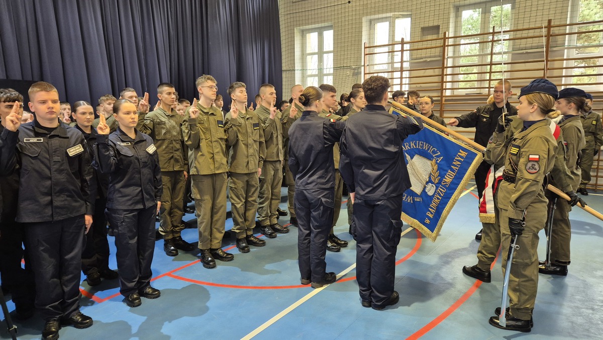 ślubowanie kadetów na sztandar szkoły