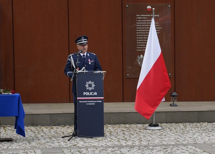 przemawia Komendant Powiatowy Policji w Łukowie