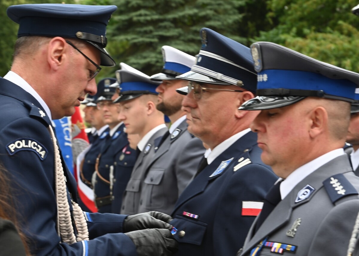 wręczenie maedali związku zawodowego policjantów