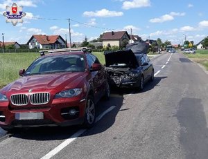 uszkodzony samochód marki BMW i uszkodzony samochód marki Audi
