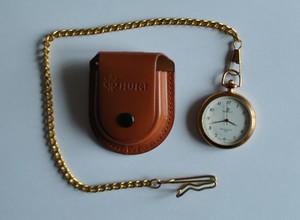 zegarek marki Perfect z łańcuszkiem i etui