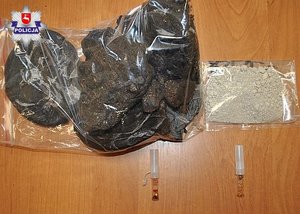 woreczki z haszyszem i amfetaminą