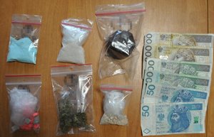 zabezpieczone narkotyki i pieniądze