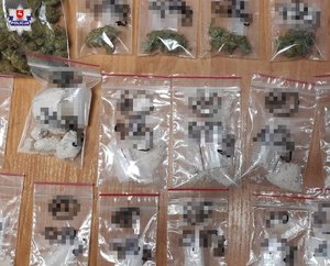 dilerki z zabezpieczonymi narkotykami