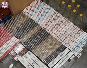 zabezpieczone papierosy i butelki z alkoholem