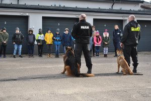 psy służbowe, policjanci i dzieci