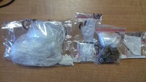 foliowe woreczki z zabezpieczonymi narkotykami