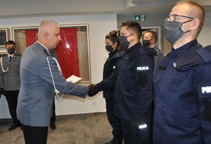 policjanci podczas uroczystości