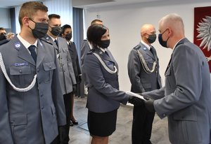 policjanci podczas uroczystości