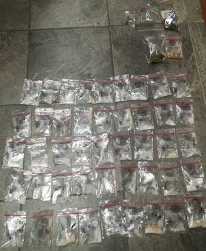 woreczki foliowe z zabezpieczonymi narkotykami