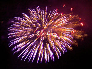 wystrzelone w powietrze fajerwerki