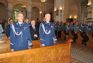 policjanci w kościele