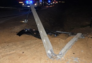 złamany betonowy słup