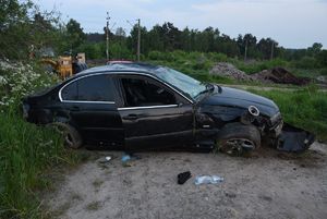 uszkodzony samochód marki BMW