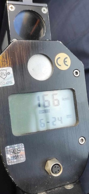 radarowy miernik prędkości - wyświetlacz ze wskazaniem 166