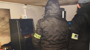 nielegalne automaty, funkcjonariusze Policji i Urzędu Celno Skarbowego