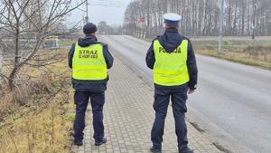 policjant i funkcjonariusz Straży Ochrony Kolei