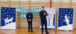 policjanci na spotkaniu z dziećmi