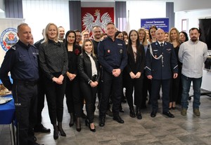 policjanci i pracownicy Komendy Powiatowej Policji w Łukowie