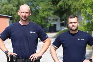 dwaj policjanci - zwycięzcy konkursu