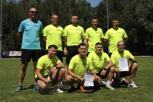 uczestnicy turnieju piłki nożnej na boisku