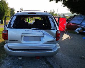 uszkodzony samochód marki Dodge