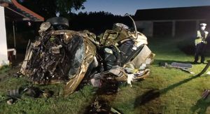 zniszczony samochód po wypadku