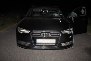 uszkodzone auto na jezdni